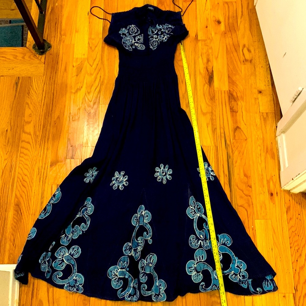 Women’s peasant midi dress. Navy blue w/ embroidered flowers. One size.
